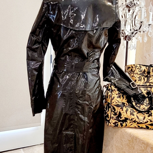 Burberry Prorsum Black Vinyl Patent Trench Coat with Gold Buttons. Size US 2 - Picture 6 of 16